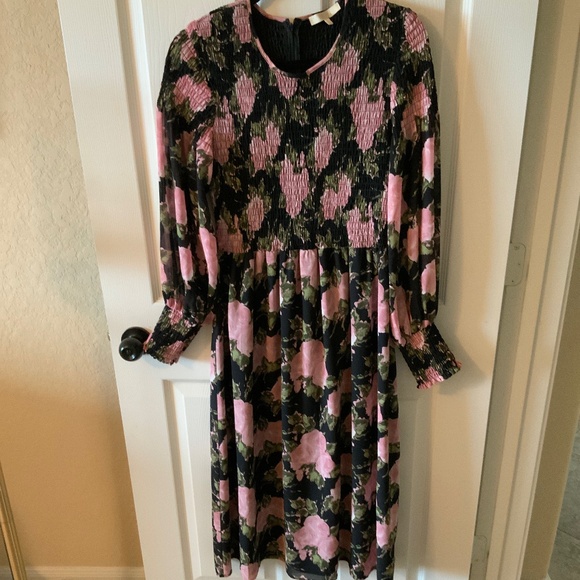 WAYF Black/Pink Floral Smocked Midi Women’s Dress, Size Large - Picture 2 of 4